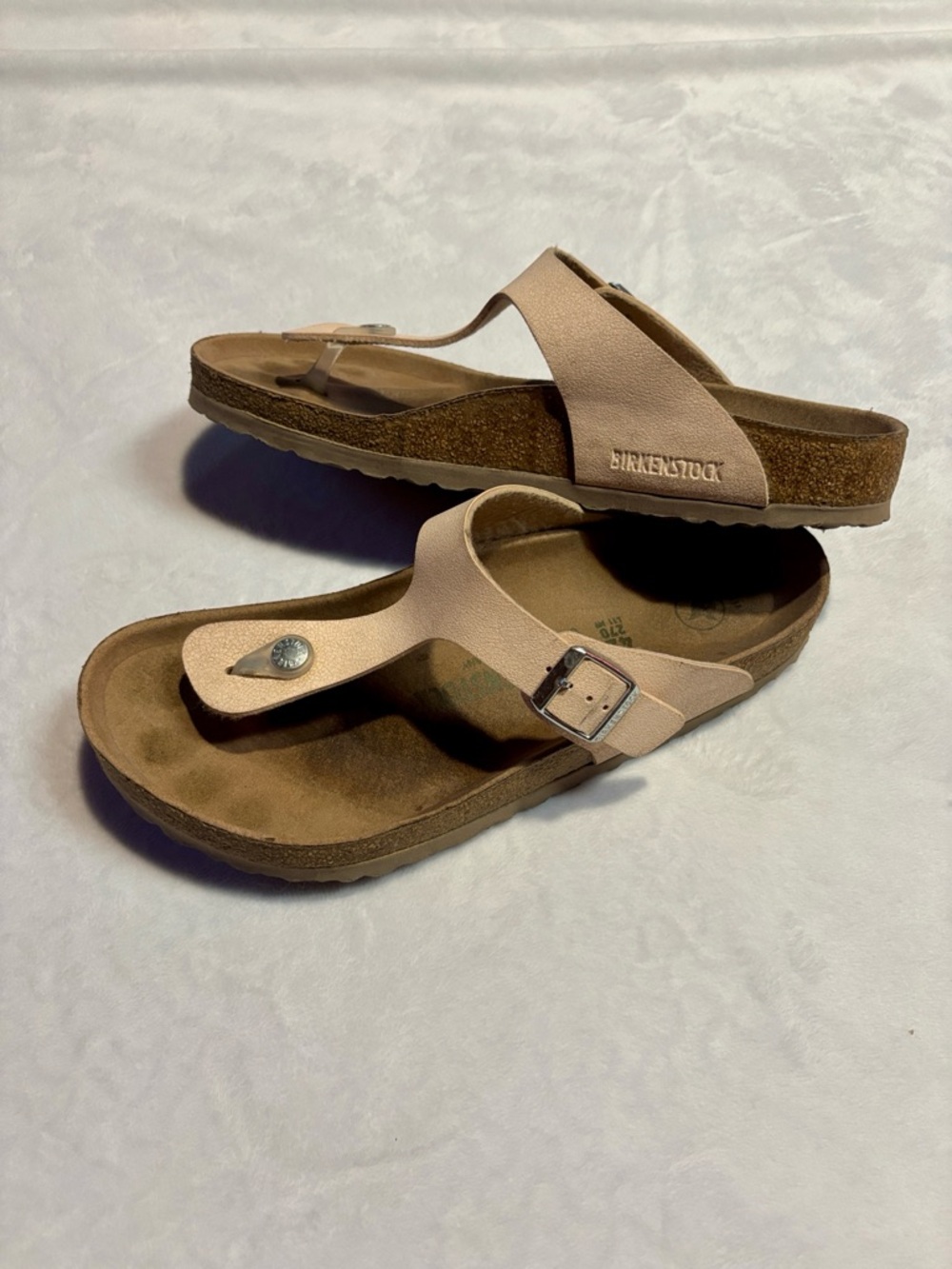 Birkenstock Light Rose Gizeh Sandals - Picture 4 of 6